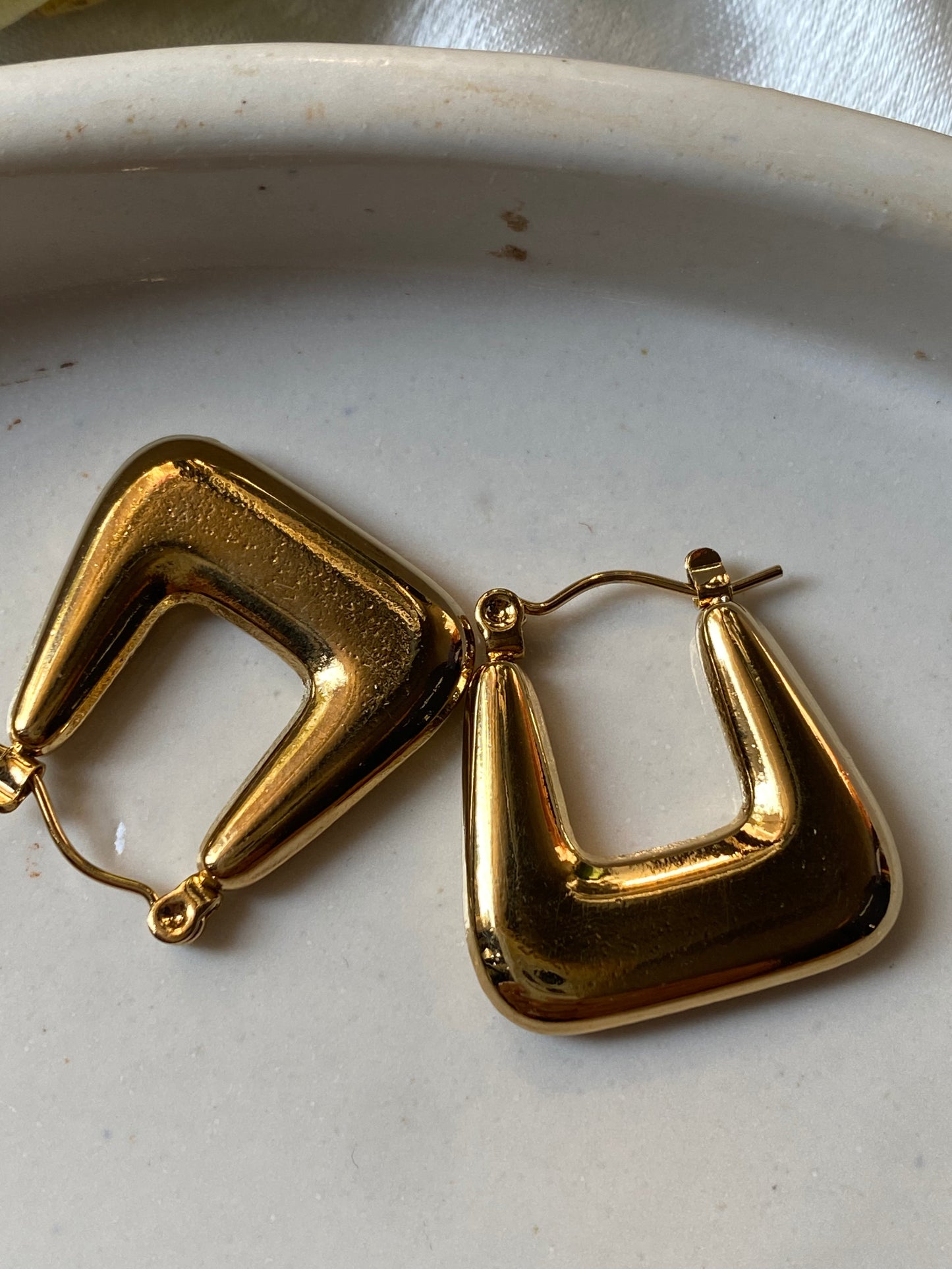 Greta hoops