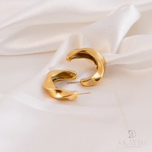 Assymetric hoop studs